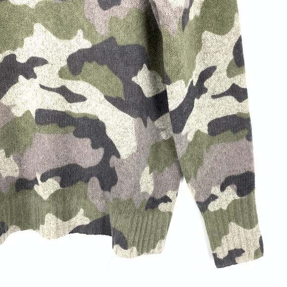 360 Cashmere Sweater Womens Size Medium Green Gray Camouflage Print V-Neck - Picture 4 of 6
